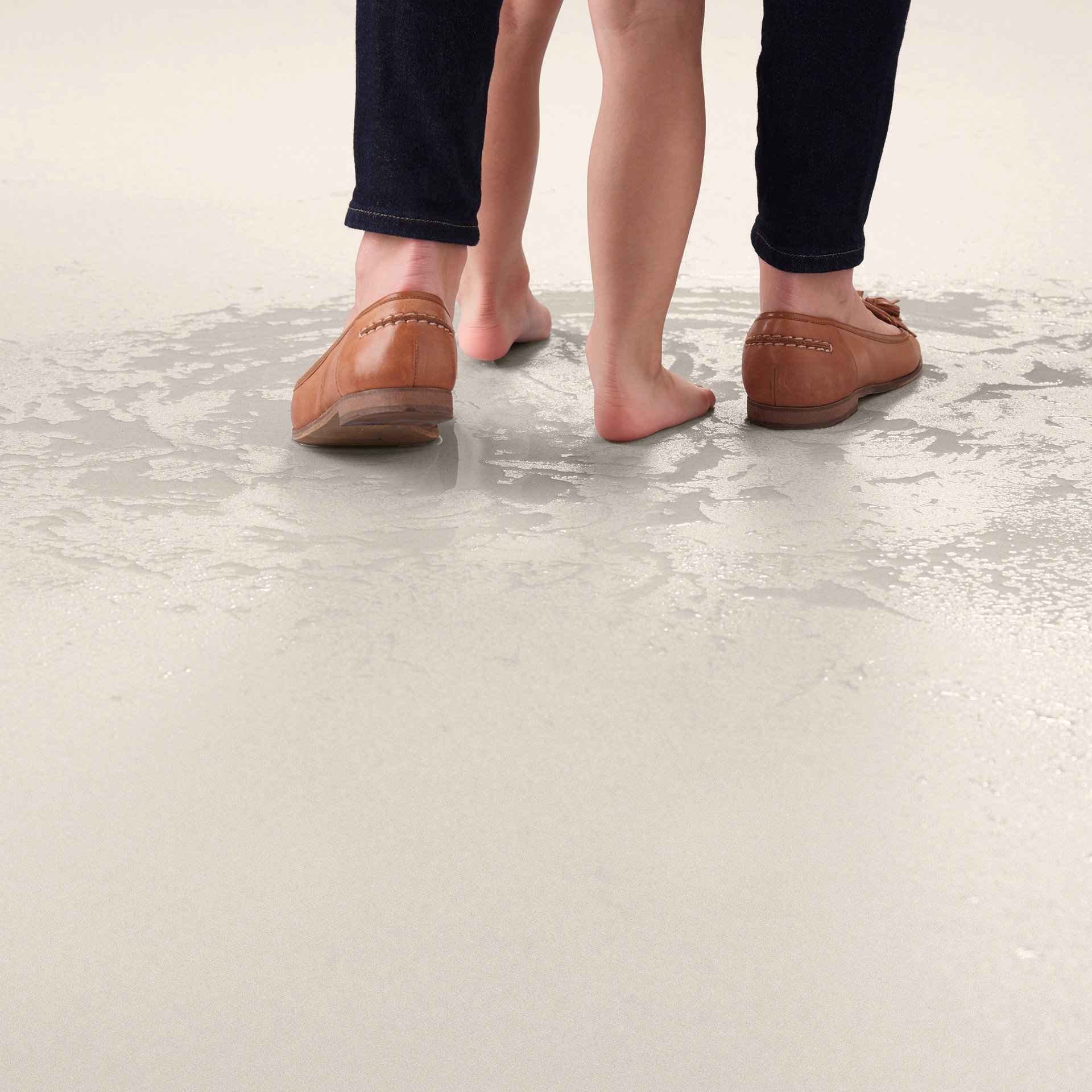 Feet Close Up - Chalk Dune 5766 - Floorcovering