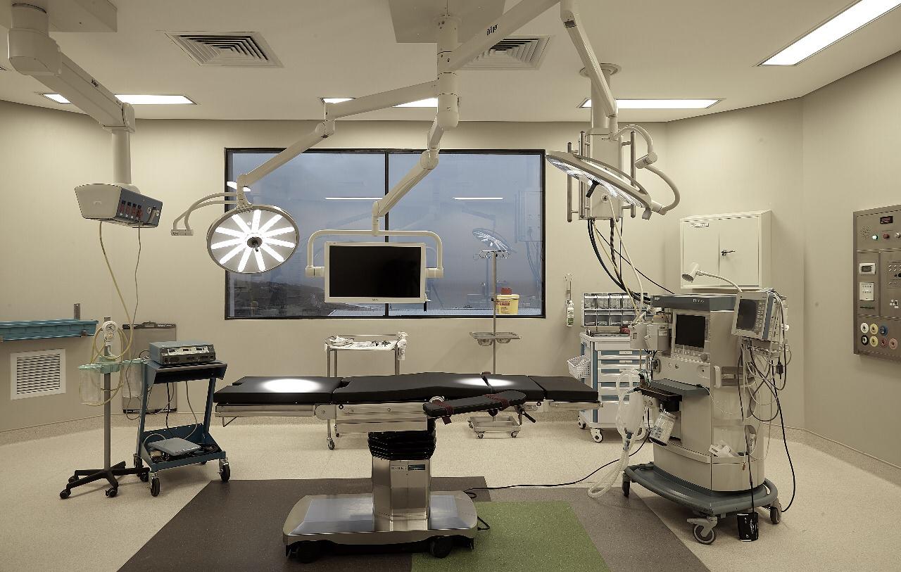 An operating theatre at The Hibiscus Private Hospital with vinyl flooring installation by Polyflor, KZN